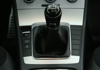 Подержанный автомобиль Volkswagen Passat Sedan 2012 года (15 фото)