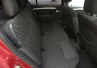 Подержанный автомобиль Renault Sandero 2011 года (11 фото)