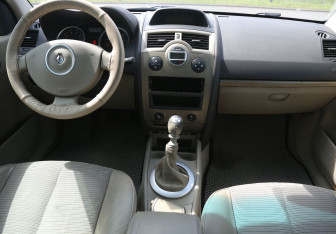 Подержанный автомобиль Renault Megane Sedan 2007 года (12 фото)