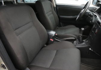 Подержанный автомобиль Toyota Corolla Sedan 2006 года (10 фото)