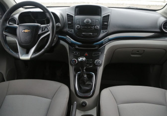 Подержанный автомобиль Chevrolet Orlando 2012 года (12 фото)