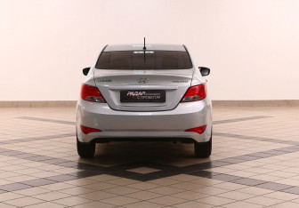 Подержанный автомобиль Hyundai Solaris Sedan 2015 года (4 фото)