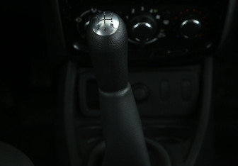 Подержанный автомобиль Nissan Terrano 2014 года (15 фото)