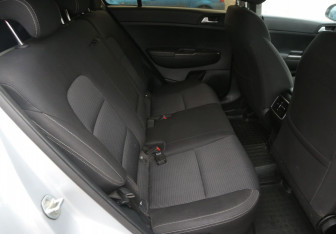 Подержанный автомобиль Kia Sportage 2018 года (15 фото)