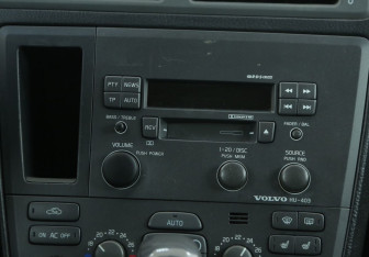 Подержанный автомобиль Volvo S60 2002 года (13 фото)