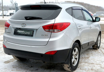 Подержанный автомобиль Hyundai ix35 2011 года (6 фото)