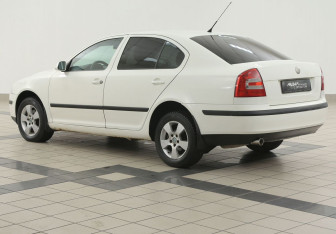 Подержанный автомобиль Skoda Octavia Liftback 2008 года (2 фото)