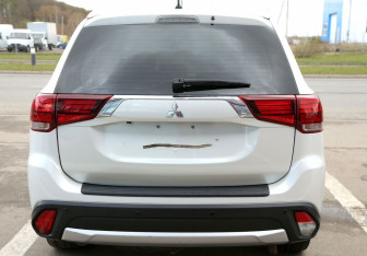 Подержанный автомобиль Mitsubishi Outlander 2015 года (5 фото)