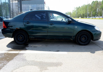 Подержанный автомобиль Toyota Corolla Sedan 2004 года (7 фото)