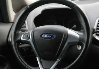 Подержанный автомобиль Ford EcoSport 2014 года (15 фото)