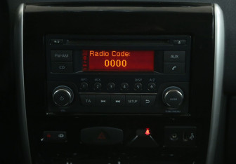 Подержанный автомобиль Nissan Terrano 2014 года (13 фото)