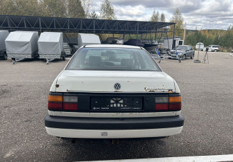 Подержанный автомобиль Volkswagen Passat Sedan 1989 года (6 фото)