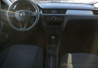 Подержанный автомобиль Skoda Rapid Liftback 2016 года (12 фото)