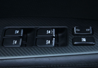 Подержанный автомобиль Kia Optima Sedan 2011 года (17 фото)
