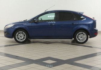 Подержанный автомобиль Ford Focus Hatchback 2008 года (8 фото)