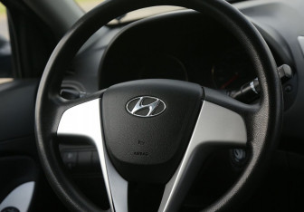 Подержанный автомобиль Hyundai Solaris Sedan 2012 года (16 фото)