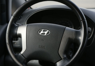 Подержанный автомобиль Hyundai H-1 2008 года (16 фото)