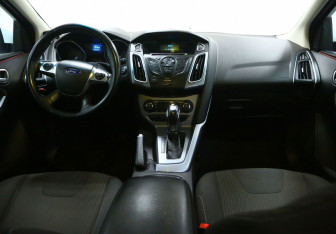 Подержанный автомобиль Ford Focus Hatchback 2012 года (8 фото)
