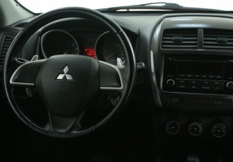 Подержанный автомобиль Mitsubishi ASX 2014 года (14 фото)