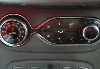 Подержанный автомобиль Renault Sandero 2017 года (17 фото)