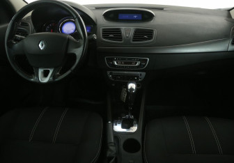 Подержанный автомобиль Renault Fluence 2013 года (12 фото)