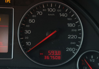 Подержанный автомобиль Audi A4 Wagon 2002 года (18 фото)