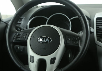 Подержанный автомобиль Kia Venga 2013 года (16 фото)