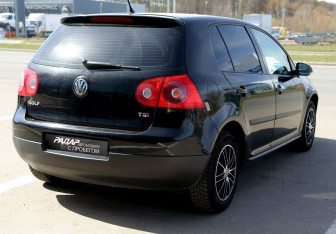 Подержанный автомобиль Volkswagen Golf Hatchback 2008 года (6 фото)
