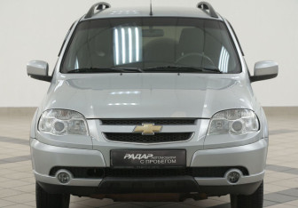 Подержанный автомобиль Chevrolet Niva 2015 года (6 фото)