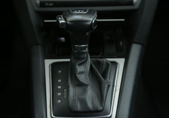 Подержанный автомобиль Skoda Octavia Liftback 2011 года (15 фото)