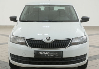 Подержанный автомобиль Skoda Rapid Liftback 2015 года (6 фото)