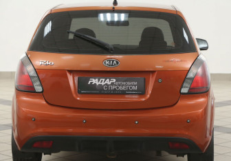 Подержанный автомобиль Kia Rio Hatchback 2010 года (3 фото)