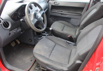 Подержанный автомобиль Mitsubishi Colt Hatchback 2008 года (10 фото)