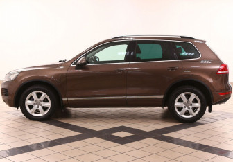 Подержанный автомобиль Volkswagen Touareg 2013 года (5 фото)
