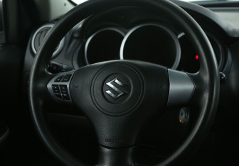 Подержанный автомобиль Suzuki Grand Vitara 2010 года (16 фото)