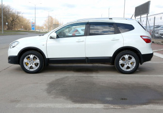 Подержанный автомобиль Nissan Qashqai+2 2011 года (8 фото)