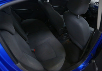 Подержанный автомобиль Chevrolet Spark 2011 года (6 фото)