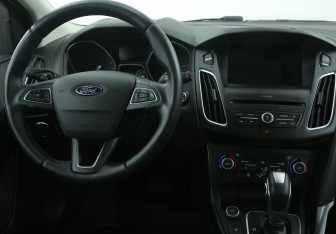 Подержанный автомобиль Ford Focus Hatchback 2017 года (14 фото)