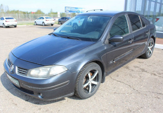 Подержанный автомобиль Renault Laguna Liftback 2007 года (3 фото)