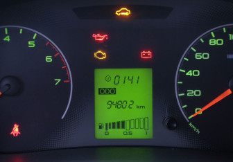 Подержанный автомобиль LADA (ВАЗ) Granta Sedan 2013 года (17 фото)