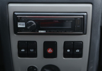 Подержанный автомобиль Renault Logan Sedan 2009 года (13 фото)