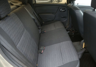 Подержанный автомобиль Renault Logan Sedan 2011 года (11 фото)