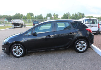 Подержанный автомобиль Opel Astra Hatchback 2012 года (4 фото)