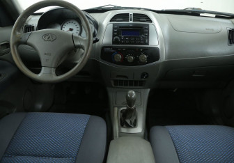 Подержанный автомобиль Chery Tiggo (T11) 2012 года (12 фото)