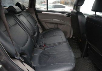 Подержанный автомобиль Mitsubishi Pajero Sport 2013 года (11 фото)