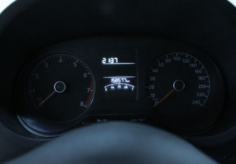 Подержанный автомобиль Volkswagen Polo Sedan 2015 года (11 фото)