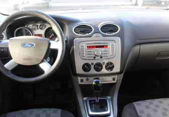 Подержанный автомобиль Ford Focus Sedan 2009 года (13 фото)