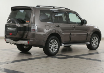 Подержанный автомобиль Mitsubishi Pajero 2014 года (4 фото)