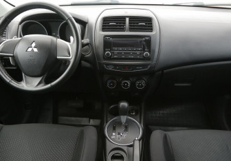 Подержанный автомобиль Mitsubishi ASX 2014 года (12 фото)