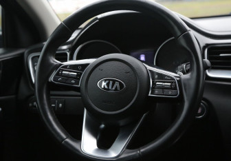 Подержанный автомобиль Kia Ceed Wagon 2019 года (27 фото)